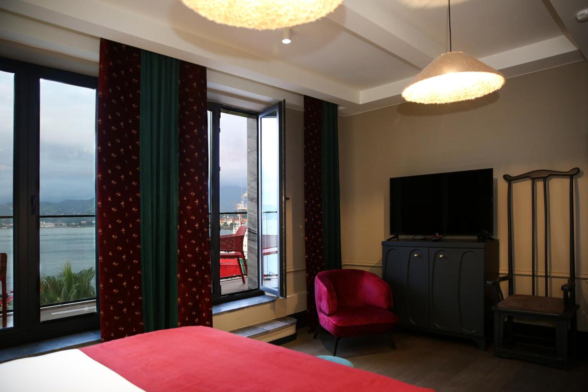 Hotel Retro บาทูมิ ภายนอก รูปภาพ