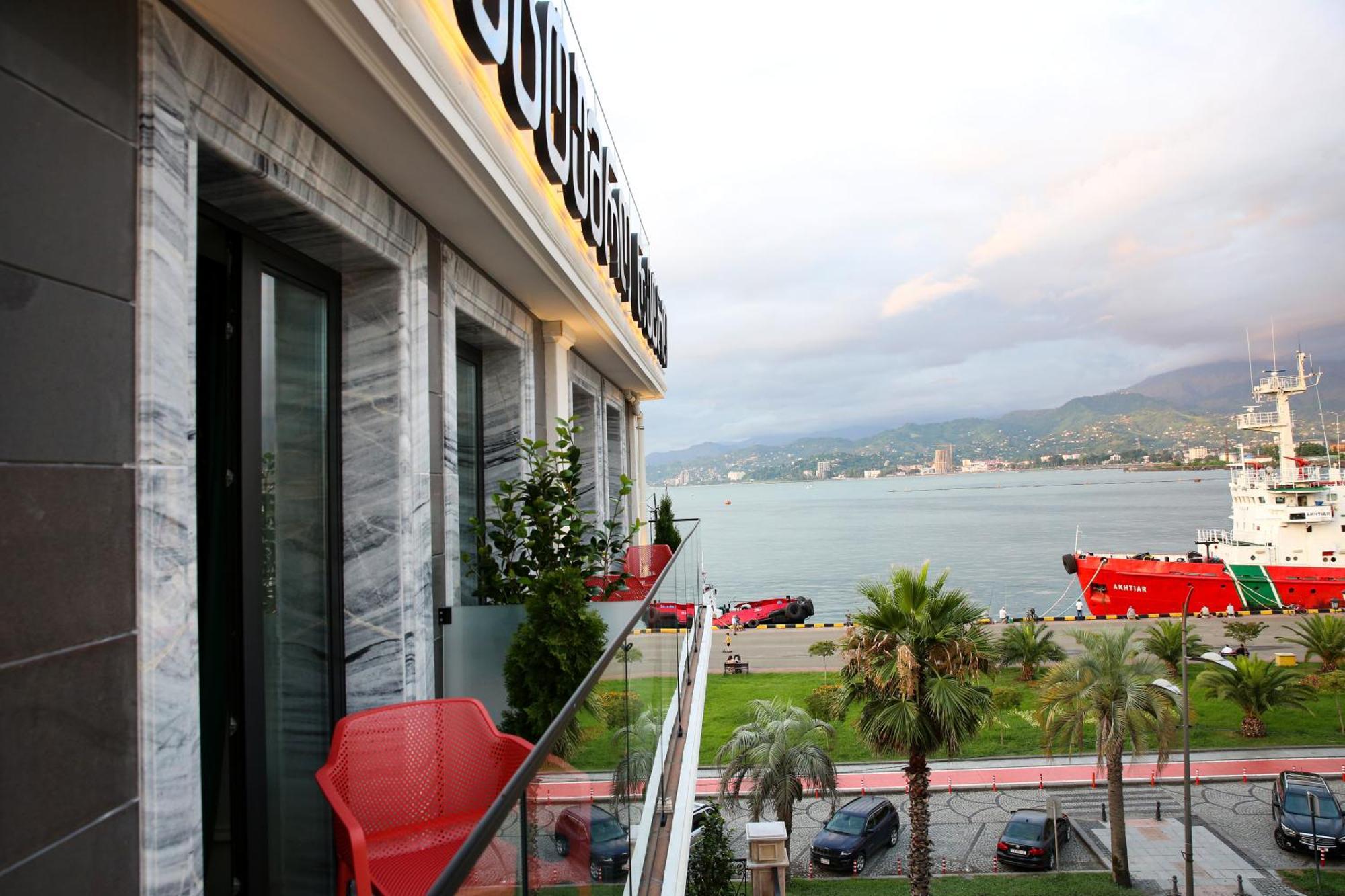Hotel Retro บาทูมิ ภายนอก รูปภาพ
