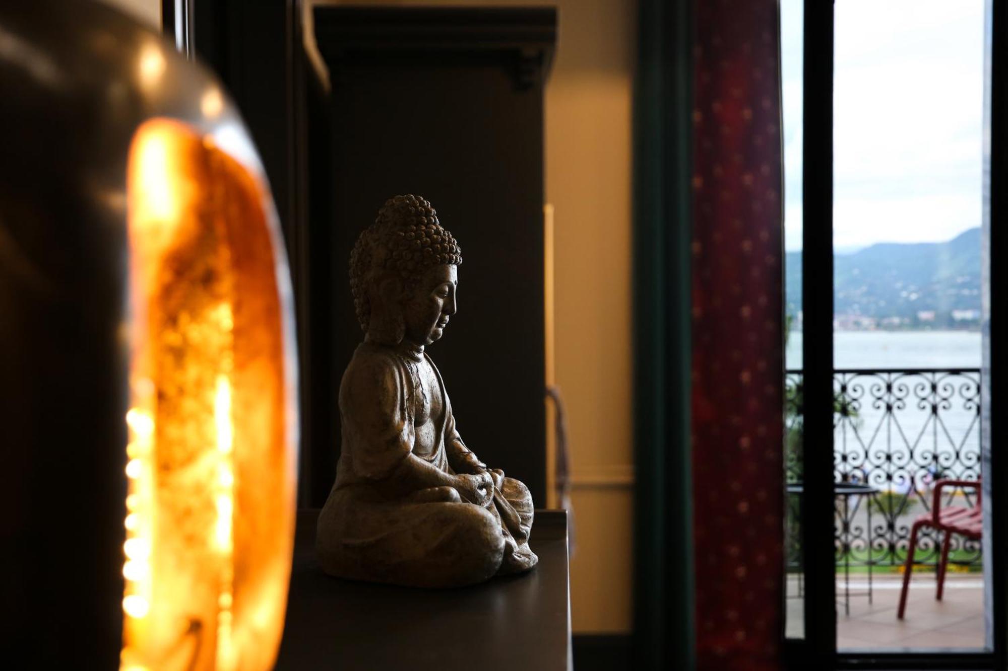 Hotel Retro บาทูมิ ภายนอก รูปภาพ