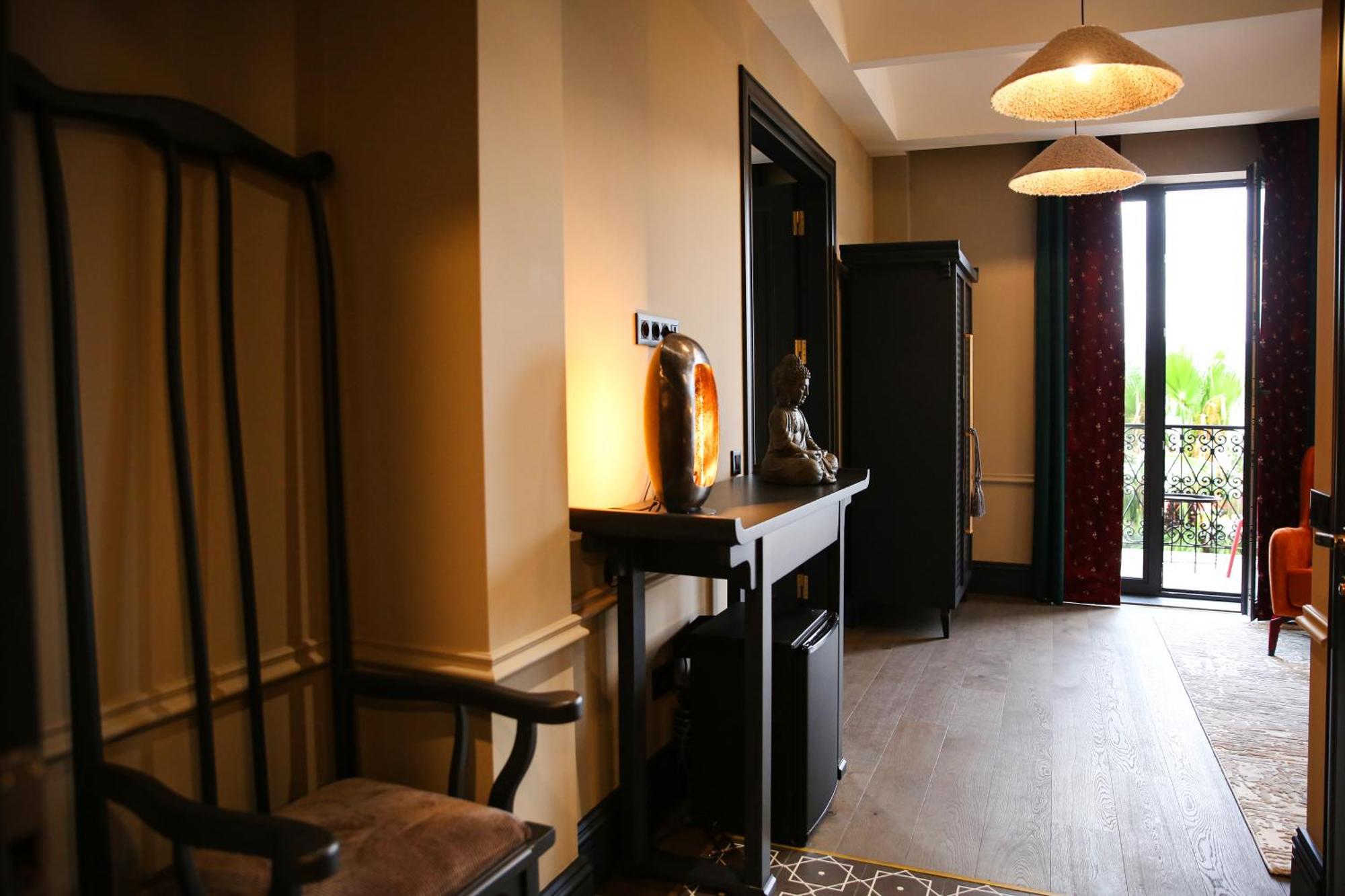Hotel Retro บาทูมิ ภายนอก รูปภาพ